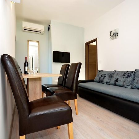 Apartments Clara Nin Bagian luar foto