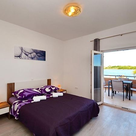 Apartments Clara Nin Bagian luar foto