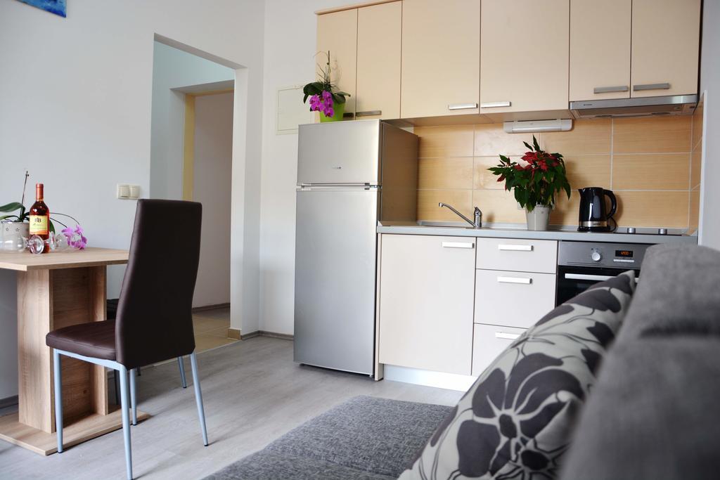 Apartments Clara Nin Bagian luar foto