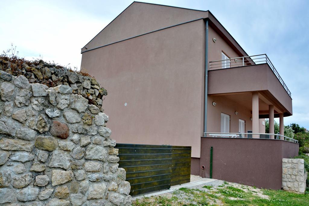 Apartments Clara Nin Bagian luar foto