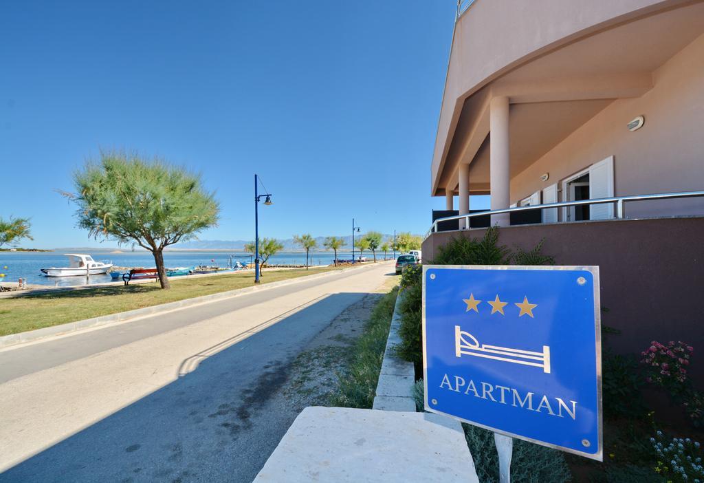 Apartments Clara Nin Bagian luar foto
